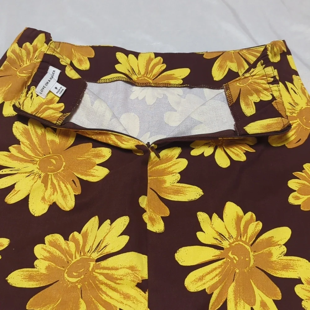 NWOT Chocolate Brown Mini Skirt Mod Flower Power Daisies